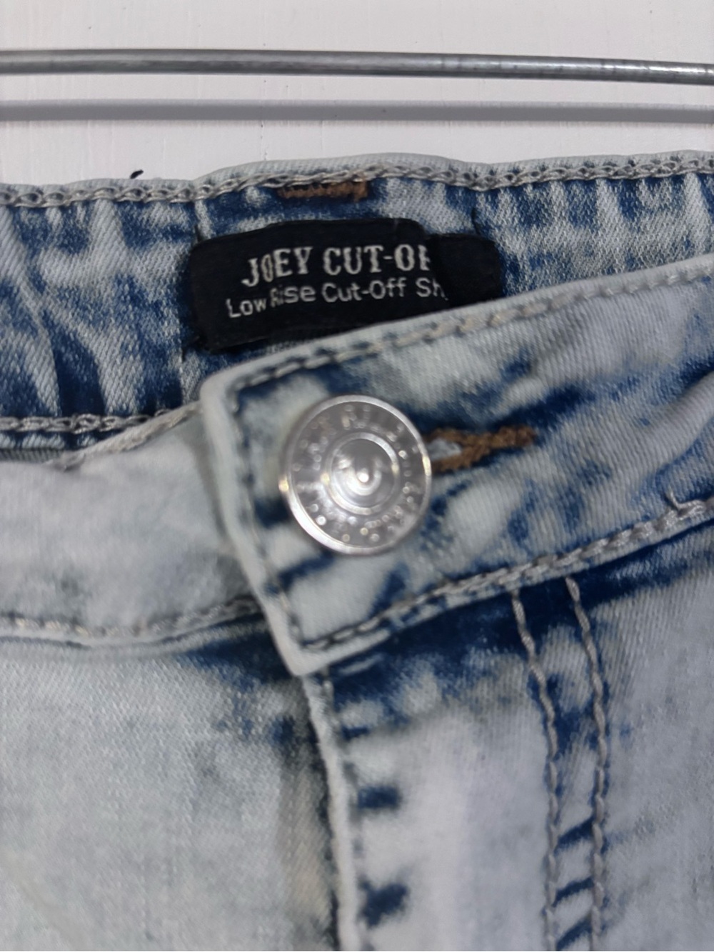 True Religion Joey Low Rise Cut Offs. 34 - Picture 6 of 8
